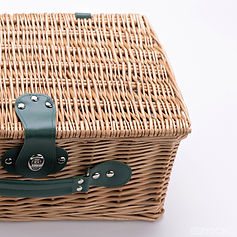EEZYSONG Wicker Picnic Basket Set For 2 is made of 100% natural wicker, beautiful, lightweight and durable